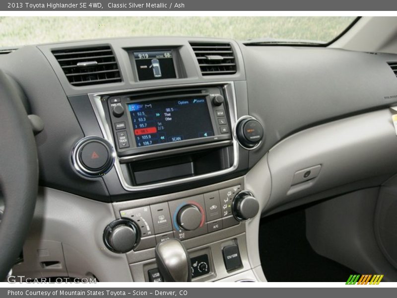 Dashboard of 2013 Highlander SE 4WD