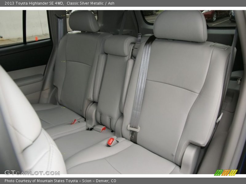 Classic Silver Metallic / Ash 2013 Toyota Highlander SE 4WD