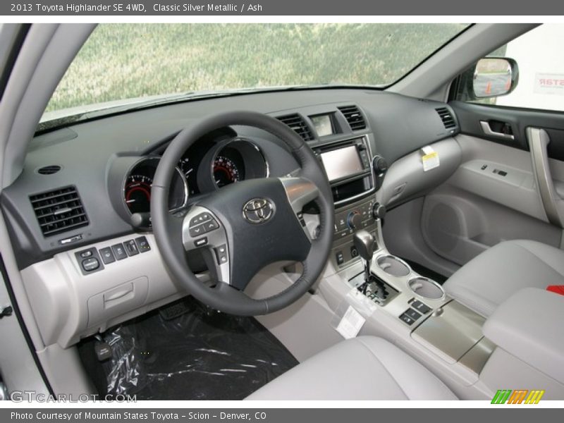 Classic Silver Metallic / Ash 2013 Toyota Highlander SE 4WD