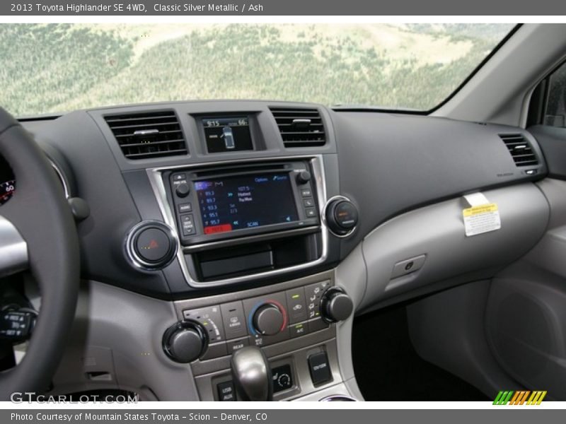 Classic Silver Metallic / Ash 2013 Toyota Highlander SE 4WD