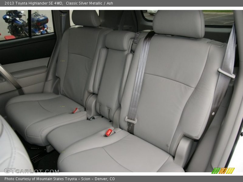 Classic Silver Metallic / Ash 2013 Toyota Highlander SE 4WD