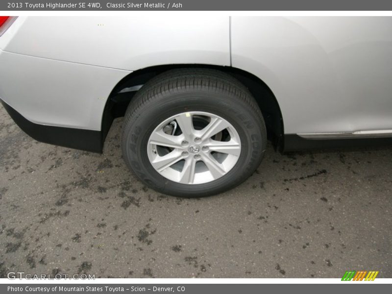 Classic Silver Metallic / Ash 2013 Toyota Highlander SE 4WD