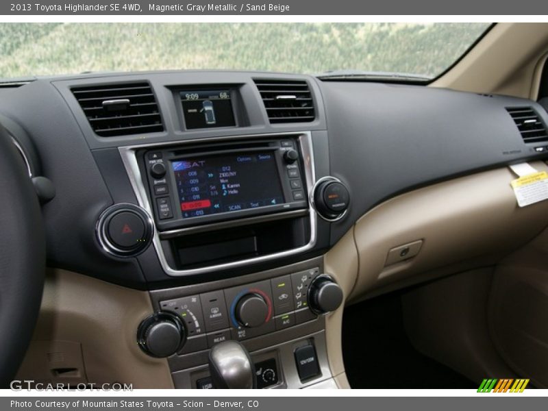 Dashboard of 2013 Highlander SE 4WD