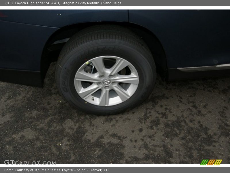 Magnetic Gray Metallic / Sand Beige 2013 Toyota Highlander SE 4WD