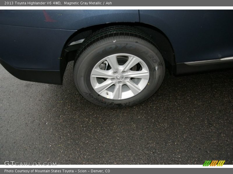 Magnetic Gray Metallic / Ash 2013 Toyota Highlander V6 4WD