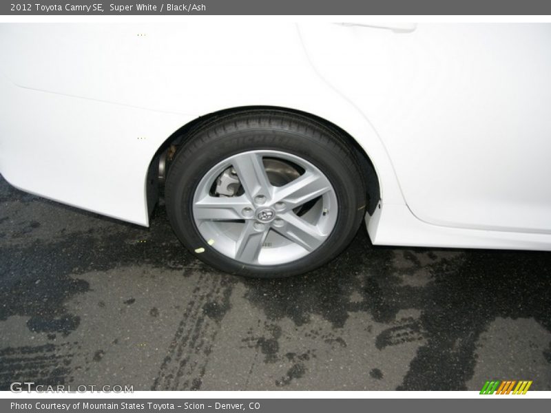 Super White / Black/Ash 2012 Toyota Camry SE