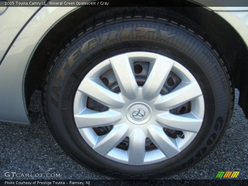 Mineral Green Opalescent / Gray 2005 Toyota Camry LE