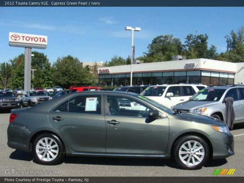 Cypress Green Pearl / Ivory 2012 Toyota Camry XLE