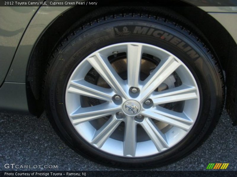 Cypress Green Pearl / Ivory 2012 Toyota Camry XLE