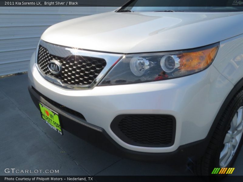 Bright Silver / Black 2011 Kia Sorento LX