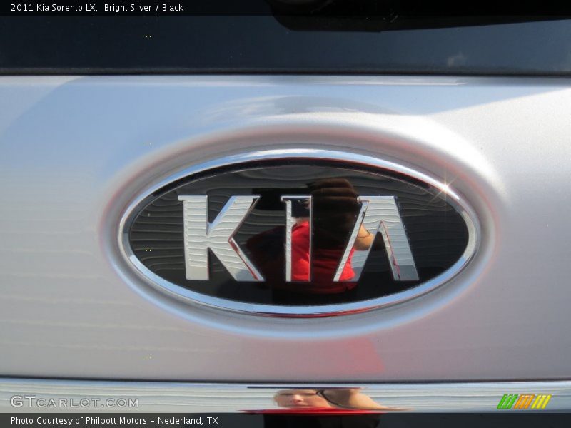 Bright Silver / Black 2011 Kia Sorento LX
