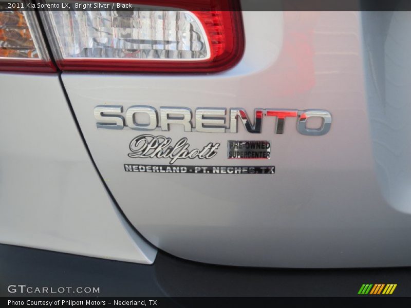 Bright Silver / Black 2011 Kia Sorento LX
