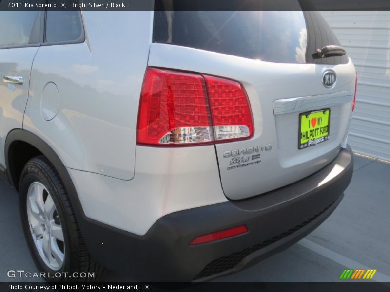 Bright Silver / Black 2011 Kia Sorento LX