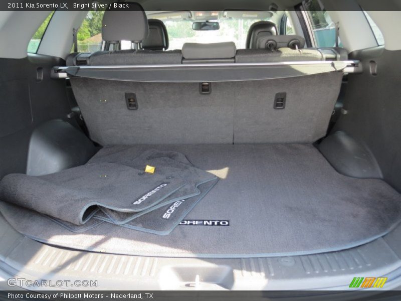 Bright Silver / Black 2011 Kia Sorento LX