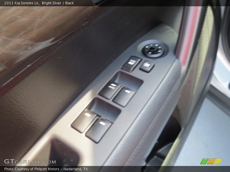 Bright Silver / Black 2011 Kia Sorento LX