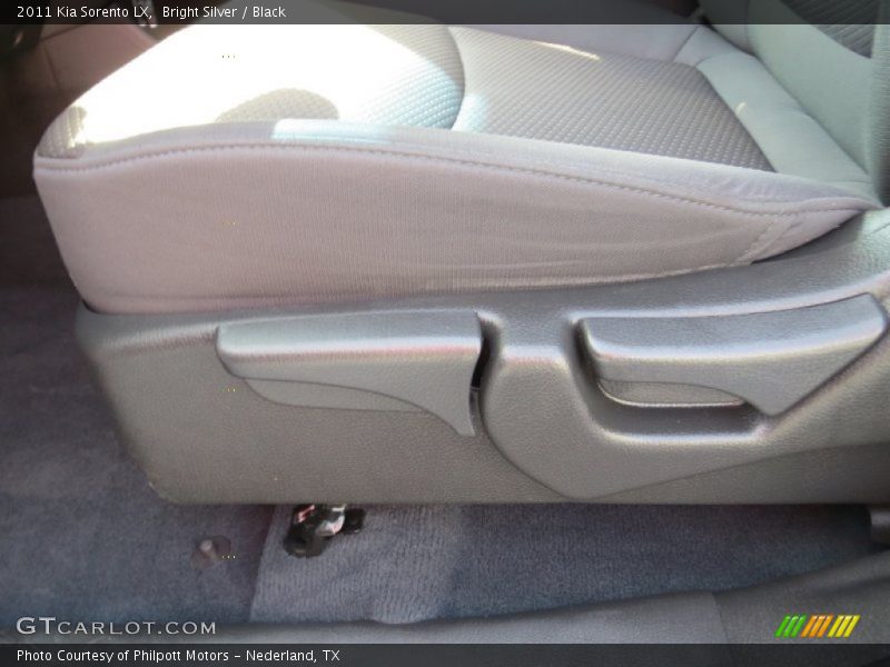 Bright Silver / Black 2011 Kia Sorento LX