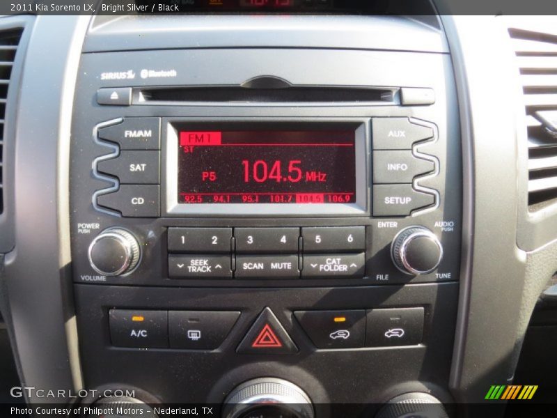 Bright Silver / Black 2011 Kia Sorento LX