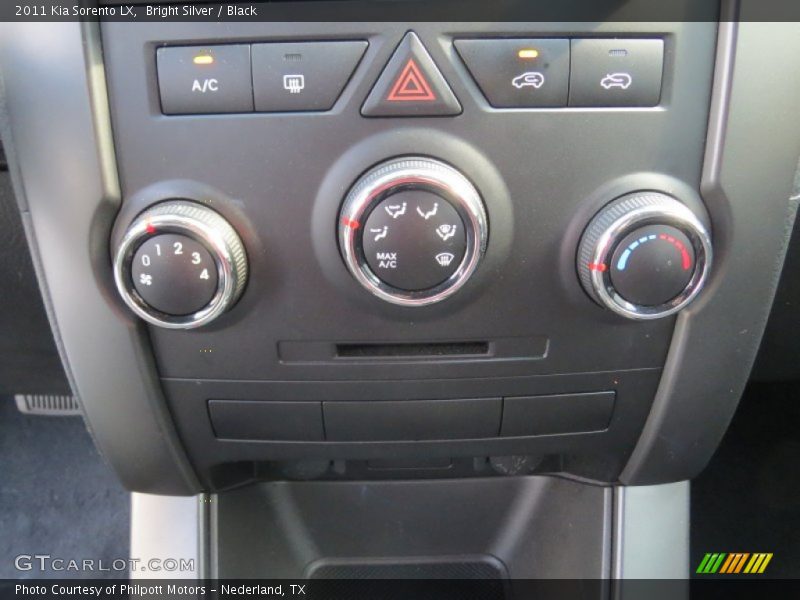 Bright Silver / Black 2011 Kia Sorento LX