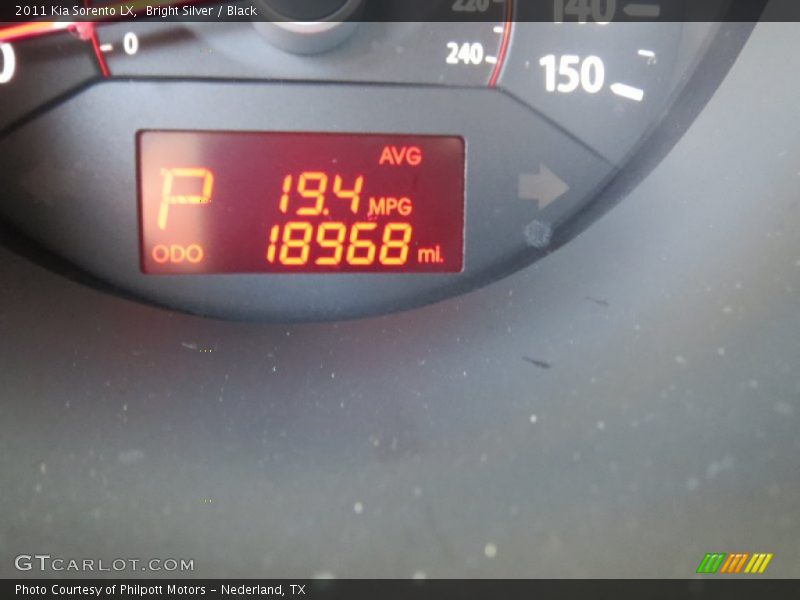Bright Silver / Black 2011 Kia Sorento LX