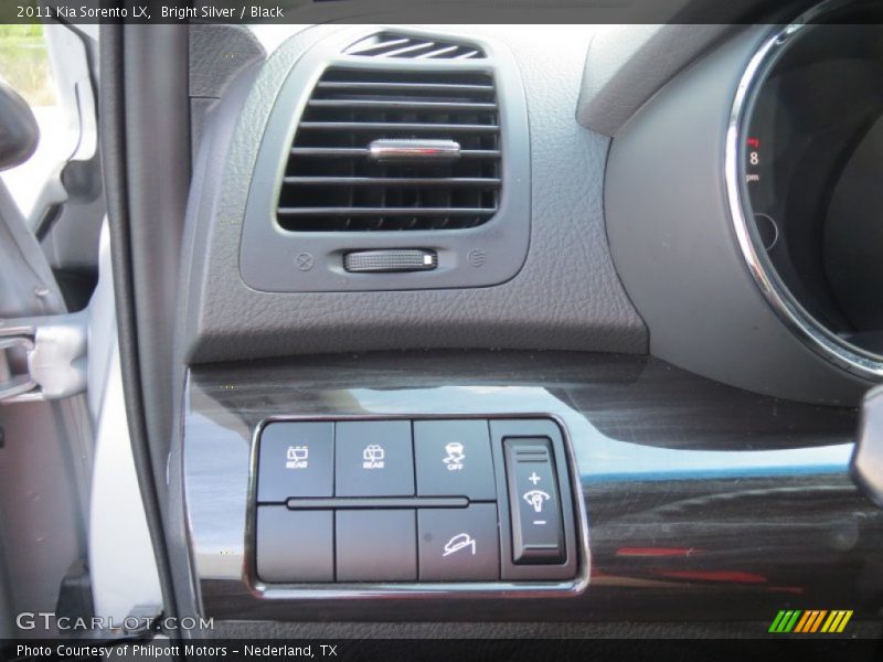 Bright Silver / Black 2011 Kia Sorento LX