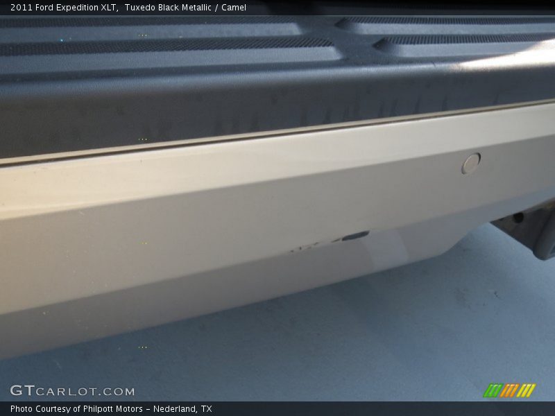 Tuxedo Black Metallic / Camel 2011 Ford Expedition XLT