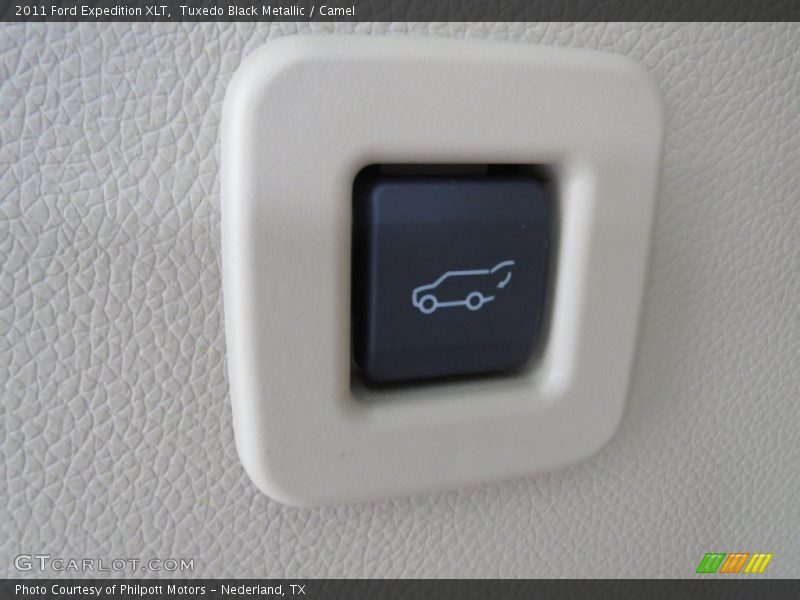 Tuxedo Black Metallic / Camel 2011 Ford Expedition XLT