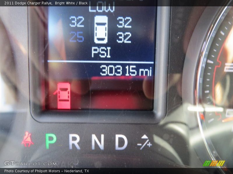 Bright White / Black 2011 Dodge Charger Rallye