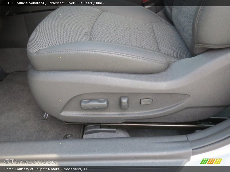 Iridescent Silver Blue Pearl / Black 2013 Hyundai Sonata SE