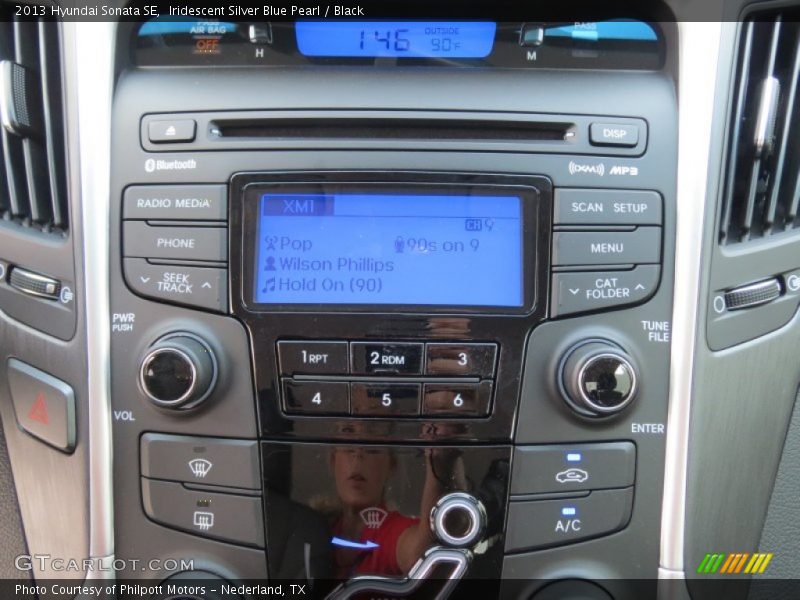 Iridescent Silver Blue Pearl / Black 2013 Hyundai Sonata SE