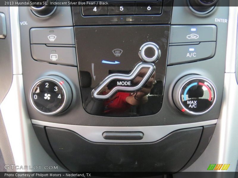 Iridescent Silver Blue Pearl / Black 2013 Hyundai Sonata SE