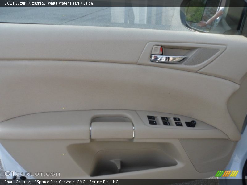 Door Panel of 2011 Kizashi S