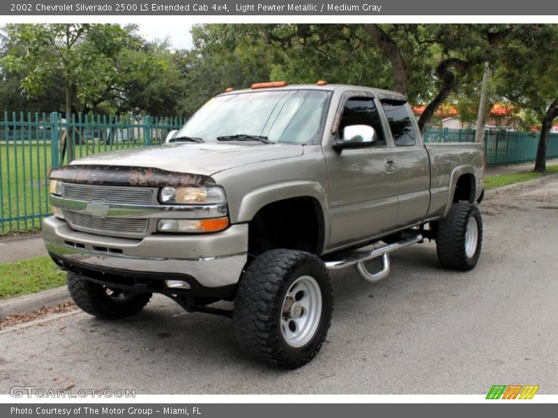 Light Pewter Metallic / Medium Gray 2002 Chevrolet Silverado 2500 LS Extended Cab 4x4