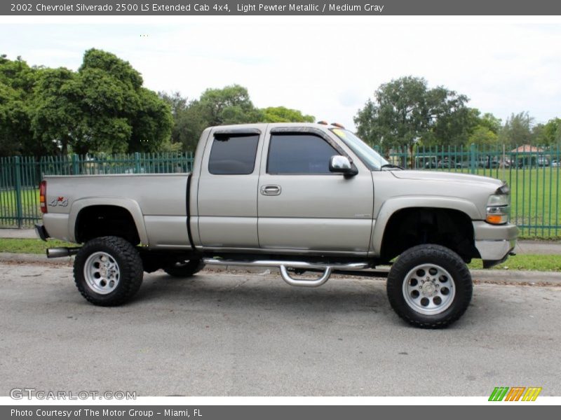 Light Pewter Metallic / Medium Gray 2002 Chevrolet Silverado 2500 LS Extended Cab 4x4