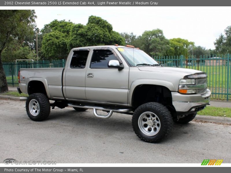 Light Pewter Metallic / Medium Gray 2002 Chevrolet Silverado 2500 LS Extended Cab 4x4