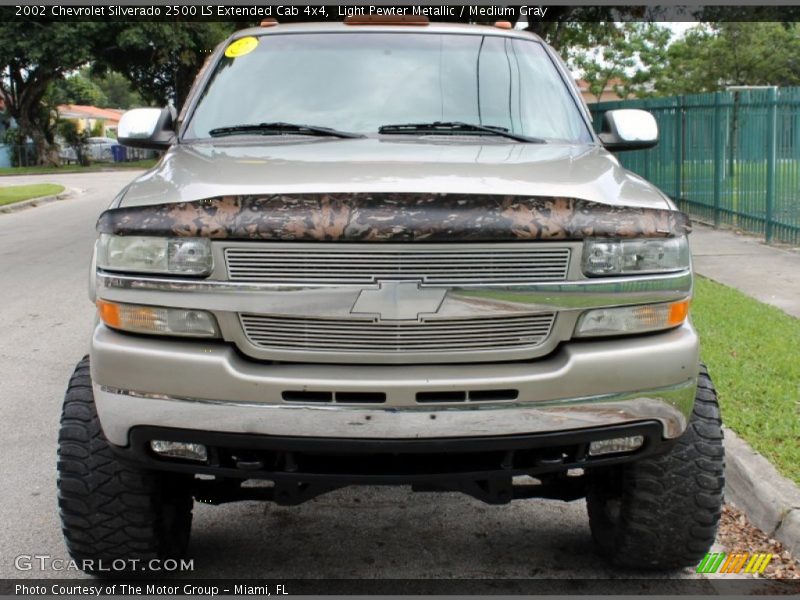 Light Pewter Metallic / Medium Gray 2002 Chevrolet Silverado 2500 LS Extended Cab 4x4