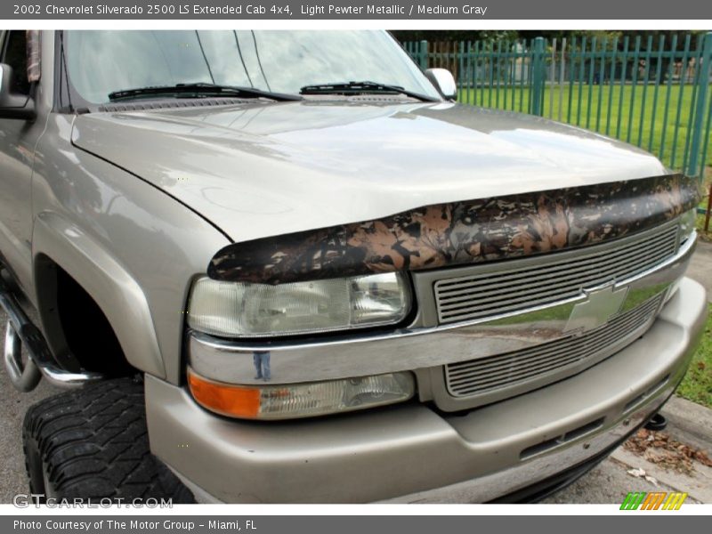 Light Pewter Metallic / Medium Gray 2002 Chevrolet Silverado 2500 LS Extended Cab 4x4