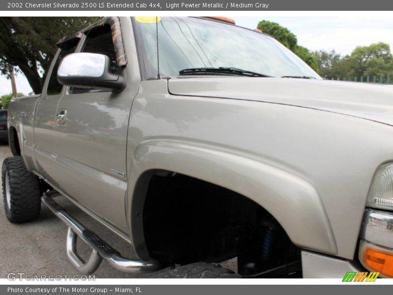 Light Pewter Metallic / Medium Gray 2002 Chevrolet Silverado 2500 LS Extended Cab 4x4