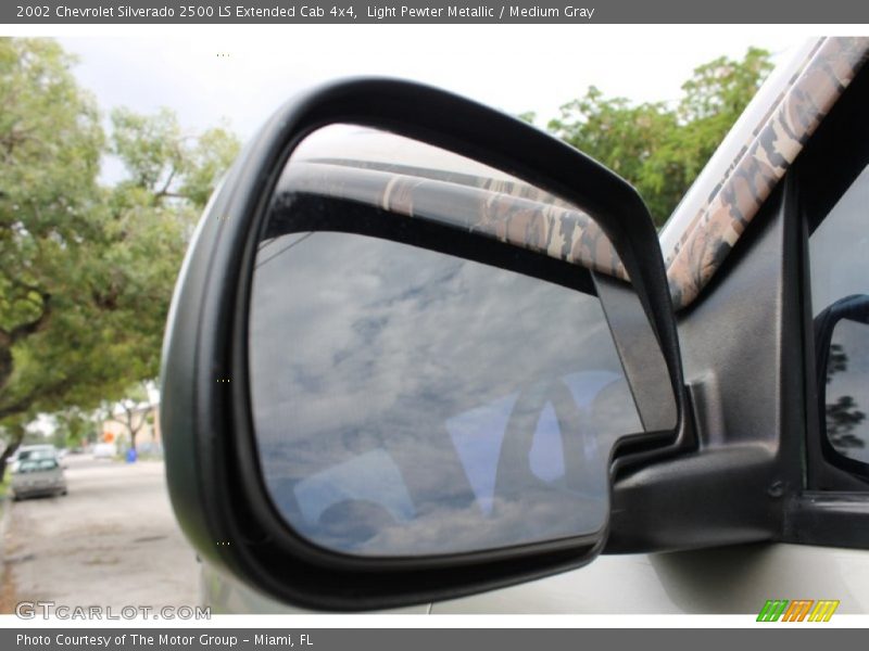Light Pewter Metallic / Medium Gray 2002 Chevrolet Silverado 2500 LS Extended Cab 4x4