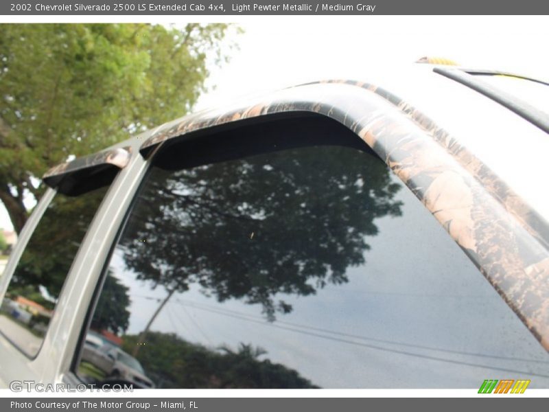 Light Pewter Metallic / Medium Gray 2002 Chevrolet Silverado 2500 LS Extended Cab 4x4