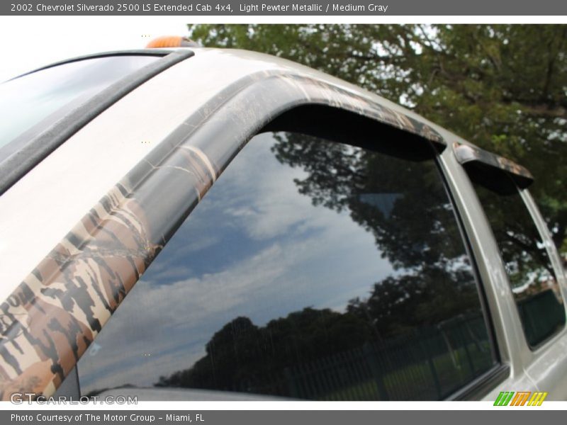 Light Pewter Metallic / Medium Gray 2002 Chevrolet Silverado 2500 LS Extended Cab 4x4