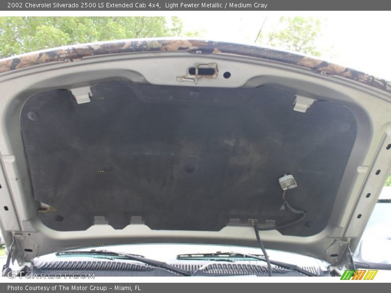 Light Pewter Metallic / Medium Gray 2002 Chevrolet Silverado 2500 LS Extended Cab 4x4