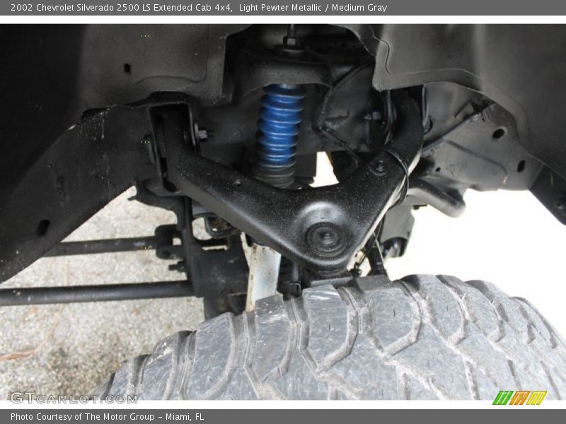 Light Pewter Metallic / Medium Gray 2002 Chevrolet Silverado 2500 LS Extended Cab 4x4