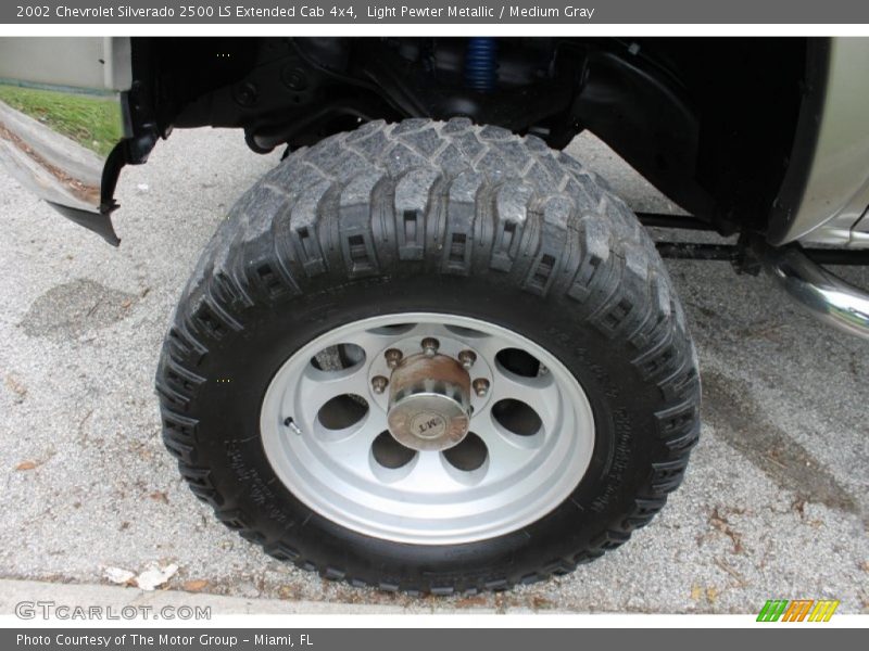 Light Pewter Metallic / Medium Gray 2002 Chevrolet Silverado 2500 LS Extended Cab 4x4