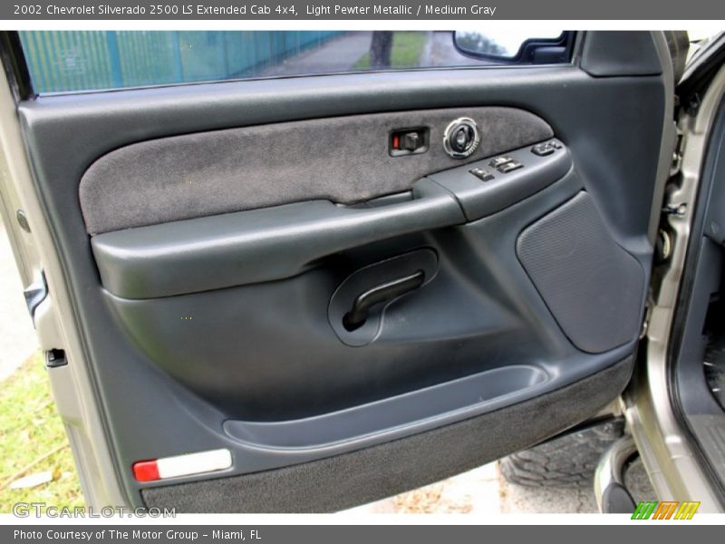 Light Pewter Metallic / Medium Gray 2002 Chevrolet Silverado 2500 LS Extended Cab 4x4