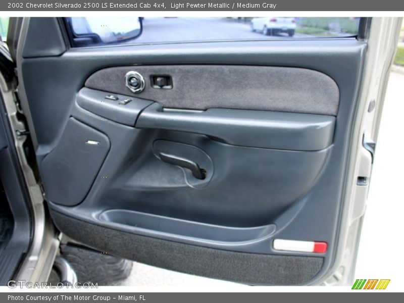 Light Pewter Metallic / Medium Gray 2002 Chevrolet Silverado 2500 LS Extended Cab 4x4