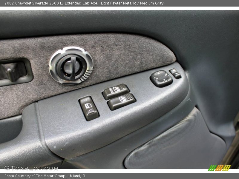 Light Pewter Metallic / Medium Gray 2002 Chevrolet Silverado 2500 LS Extended Cab 4x4
