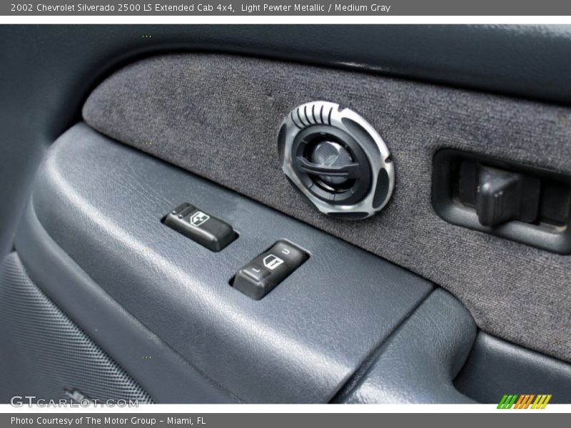 Light Pewter Metallic / Medium Gray 2002 Chevrolet Silverado 2500 LS Extended Cab 4x4