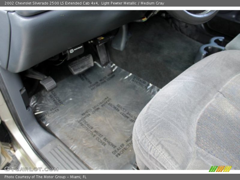 Light Pewter Metallic / Medium Gray 2002 Chevrolet Silverado 2500 LS Extended Cab 4x4
