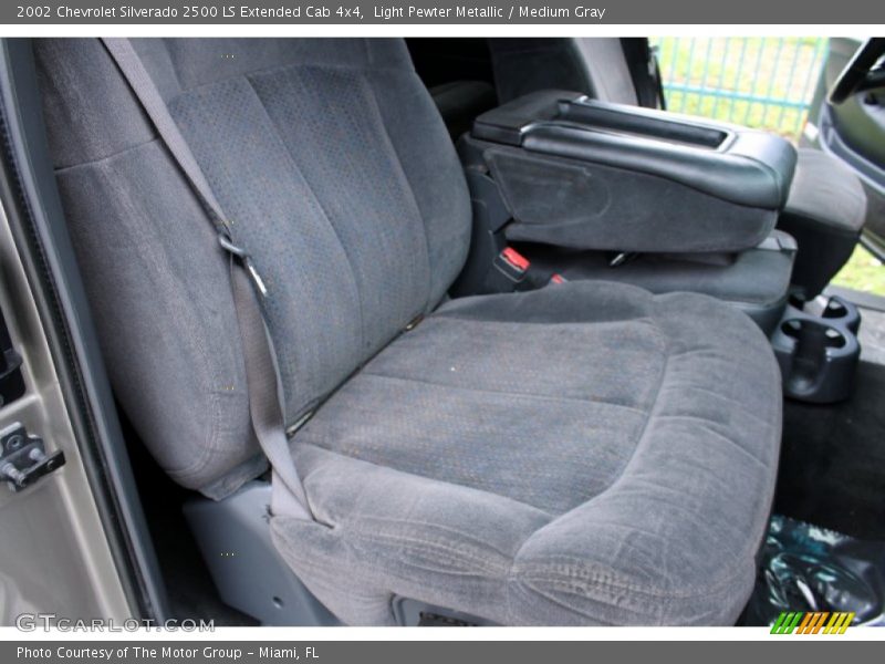 Light Pewter Metallic / Medium Gray 2002 Chevrolet Silverado 2500 LS Extended Cab 4x4
