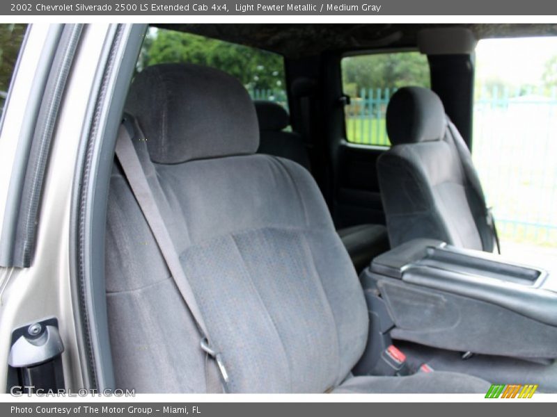 Light Pewter Metallic / Medium Gray 2002 Chevrolet Silverado 2500 LS Extended Cab 4x4